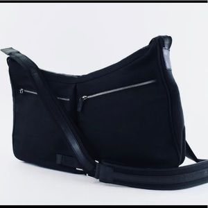 Gucci double pocket messenger crossbody bag